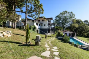 Transformation et agrandissement d'un garage en maison d'habitation – réalisation Castors Basques au Pays Basque