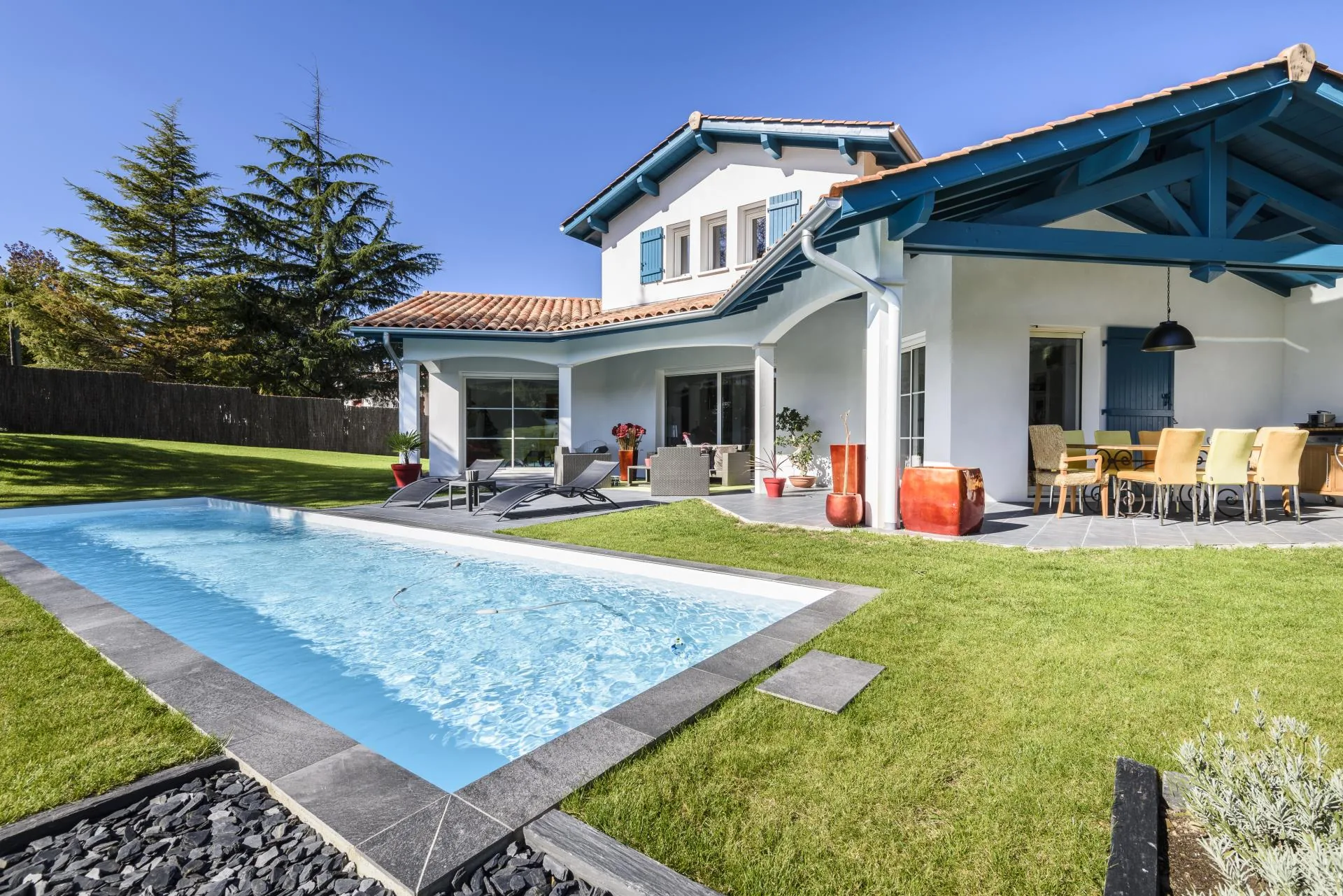 Maison contemporaine et lumineuse – réalisation Castors Basques au Pays Basque