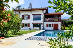 Rénovation complète et extension d'une maison – réalisation Castors Basques au Pays Basque