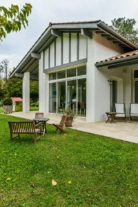 Maison de charme néo-basque – réalisation Castors Basques au Pays Basque