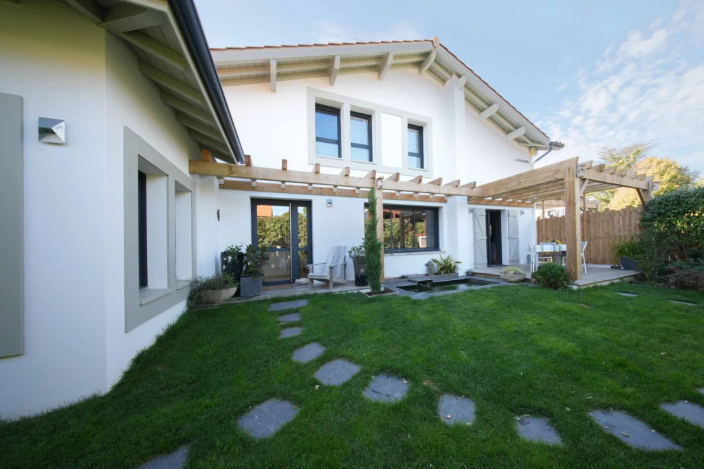 Maison rénovée à Anglet Côte Basque - Réalisation Castors Basques